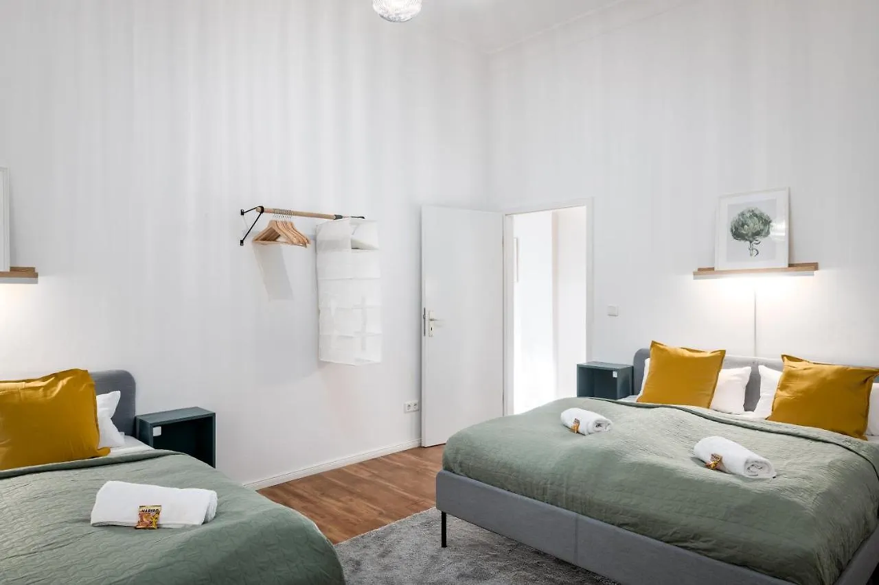 Apartman Sonnig & Helle Wohnung Alexanderplatz In 15Min Zu Erreichen, Herthastrasse Sehr Schoen Und Gross Fuer Gruppen Geeignet Berlin