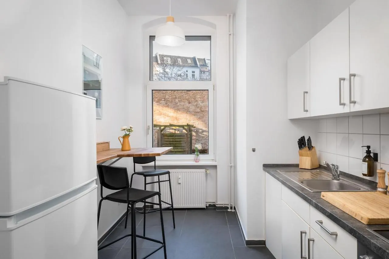 Apartman Sonnig & Helle Wohnung Alexanderplatz In 15Min Zu Erreichen, Herthastrasse Sehr Schoen Und Gross Fuer Gruppen Geeignet Berlin