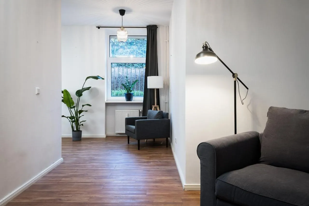 Sonnig & Helle Wohnung Alexanderplatz In 15Min Zu Erreichen, Herthastrasse Sehr Schoen Und Gross Fuer Gruppen Geeignet Berlin