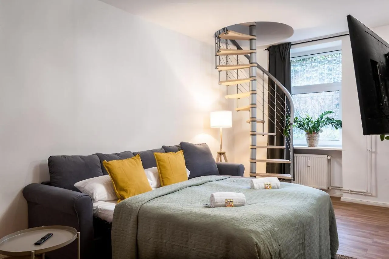 Sonnig & Helle Wohnung Alexanderplatz In 15Min Zu Erreichen, Herthastrasse Sehr Schoen Und Gross Fuer Gruppen Geeignet Berlin Apartman