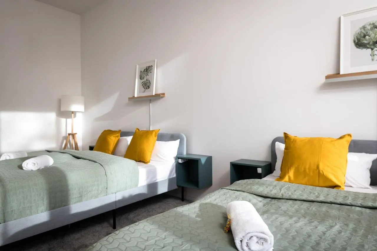 Sonnig Alexanderplatz: Spacious Group-Friendly Apartment Berlin