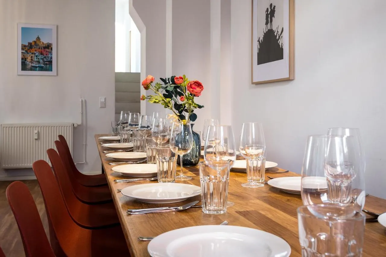 Sonnig Alexanderplatz: Spacious Group-Friendly Apartment Berlin Germany